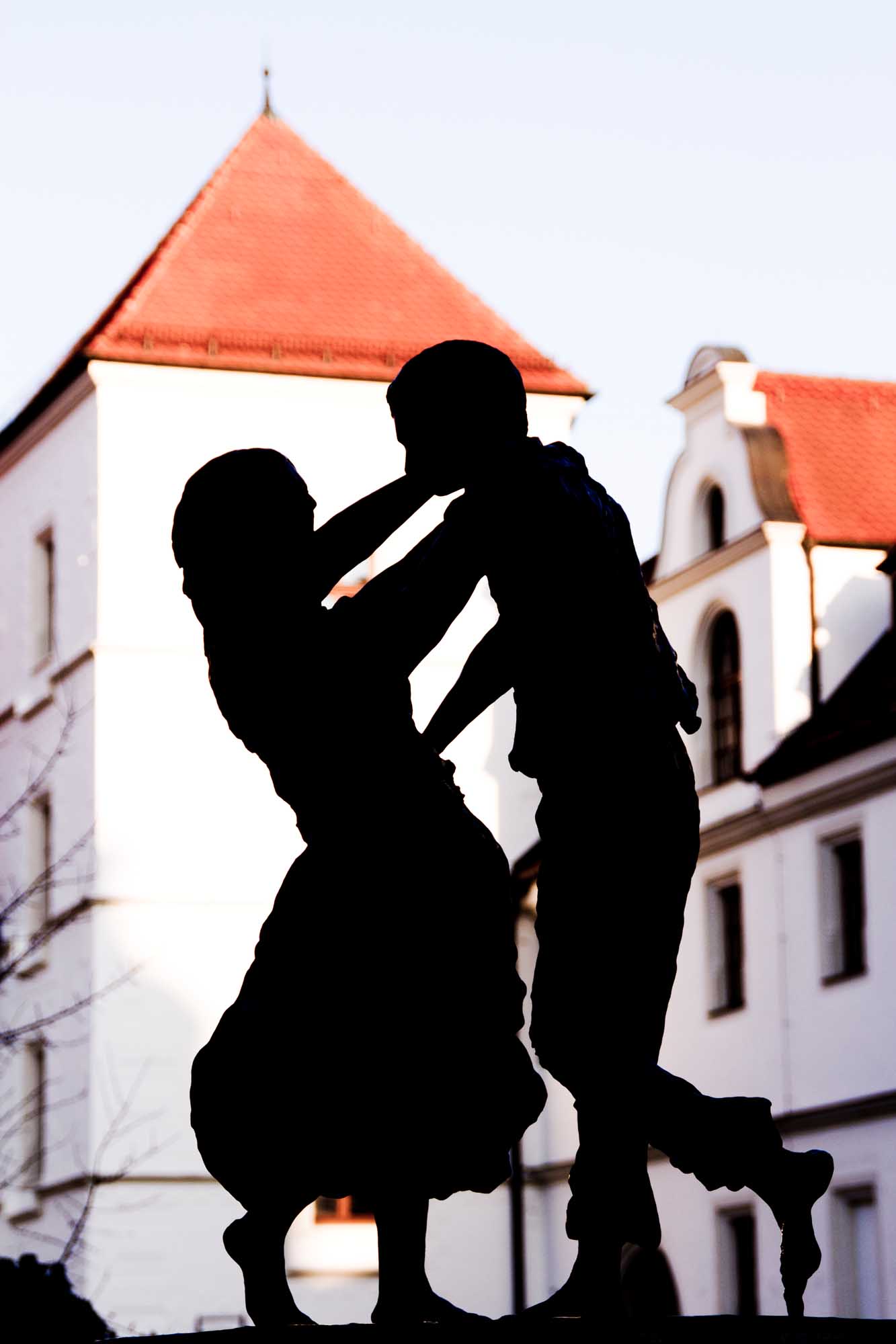 Tanzende Statuen